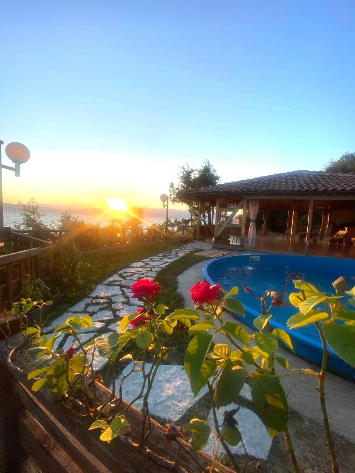 Robinson Sunset Guest House Lagadin Exterior foto